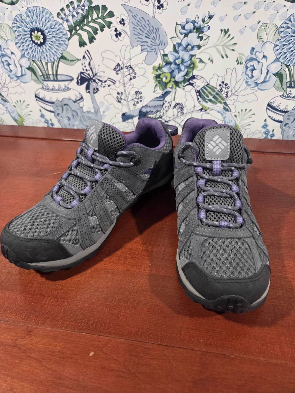 Columbia Women's 10 Omni-Grip Trail Hiking Shoes Gray Purple BL3948-053 NWOB